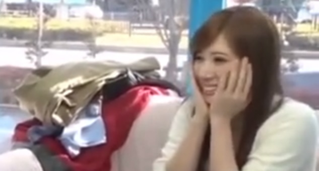 千乃あずみ・美人妻がMM号で童貞の筆おろし手伝い