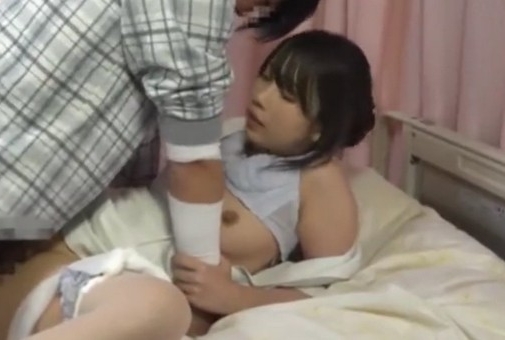 玉木くるみ・美巨乳ナースが入院中の偽童貞に犯される