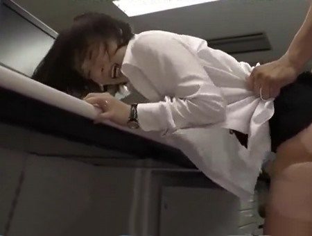 佐倉絆・美人妻のOLが社内で同僚に犯される
