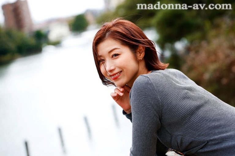 地元へ帰省した三日間、人妻になっていた憧れの叔母さんと時を忘れて愛し合った記録。加藤ツバキ